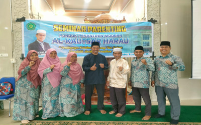 Seminar Parenting “Pentingnya Kolaborasi Orang tua untuk Kesuksesan anak di Pesantren”